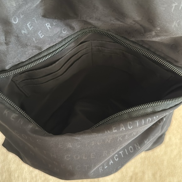 Kenneth Cole Reaction Bag - Picture 5 of 9